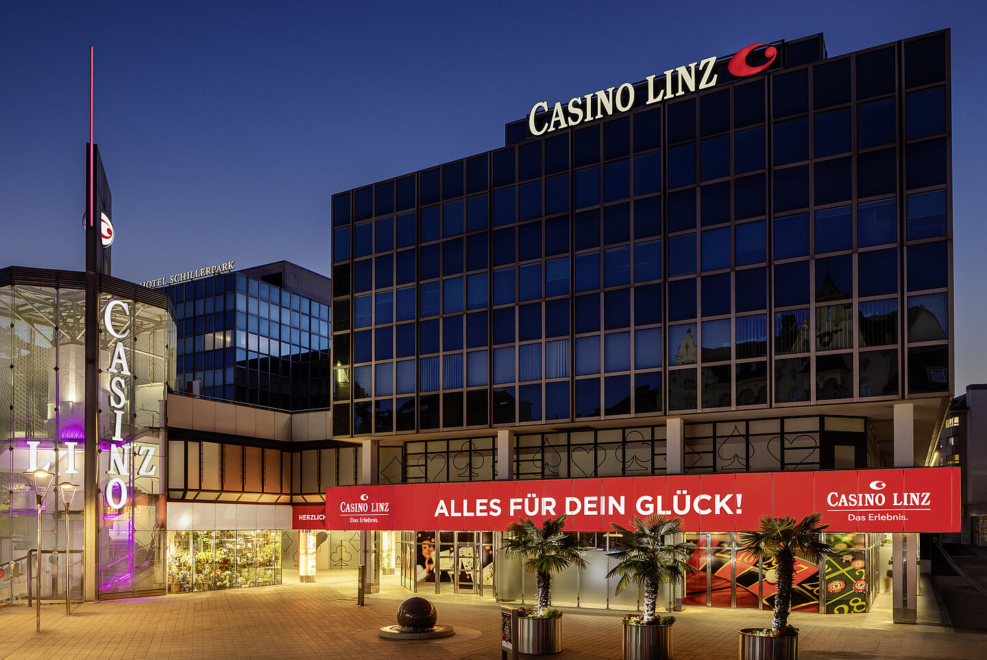 Casino Linz Außenansicht bei Nacht