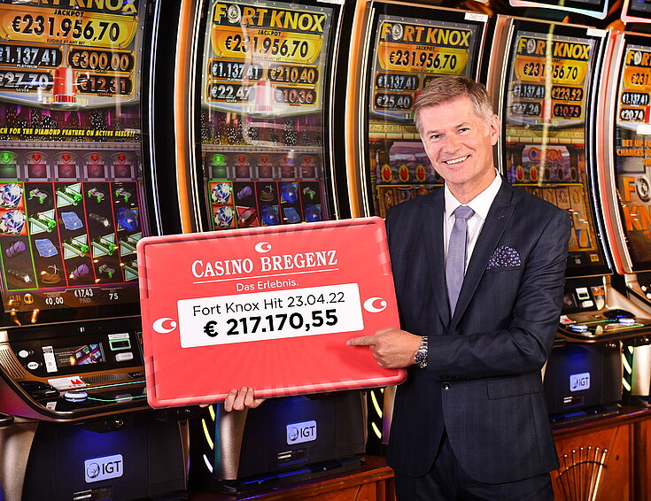 Fort Knox Gewinn im Casino Beregenz, Direktor mit Gewinnerscheck
