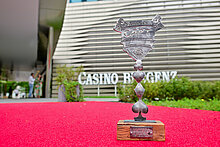 CAPT Bregenz Pokal vor dem Casinoeingang