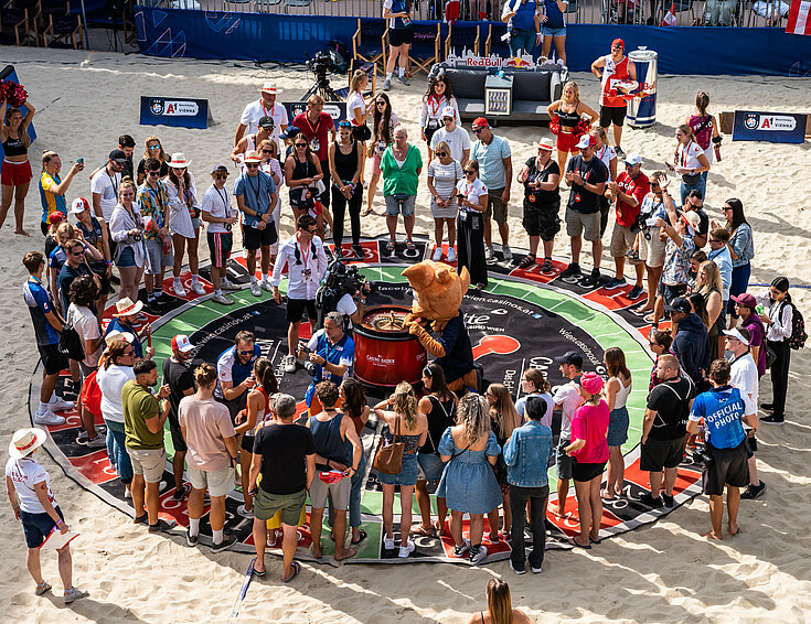 Casinos Austria Riesen-Roulette beim Beach Volleyball
